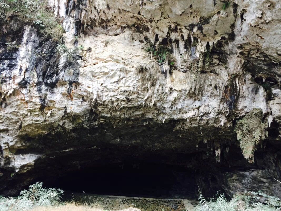 山洞1